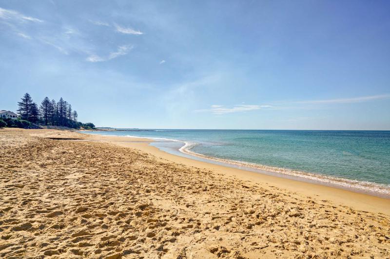 Moffat Beach Entertainer with Kids Retreat - 150m to the beach! - image 21