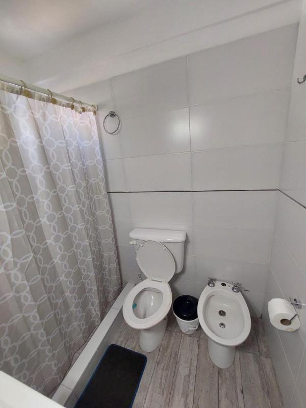 Depto céntrico de 3 habitaciones y cochera - image 5