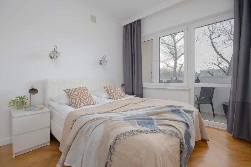 Cozy Apartment Hoża Warsaw Near PKIN with Air Conditioning by Noclegi Renters - image 16