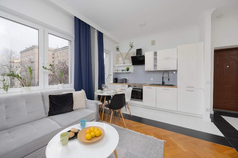 Cozy Apartment Hoża Warsaw Near PKIN with Air Conditioning by Noclegi Renters - image 8