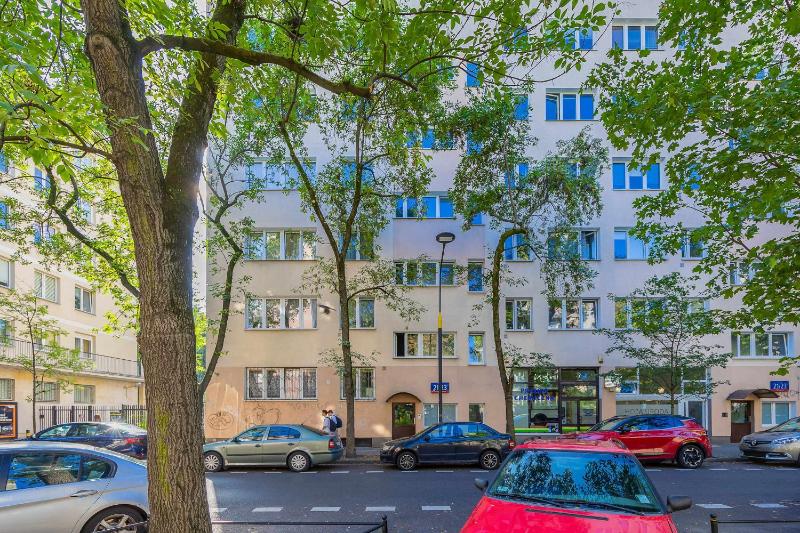 Cozy Apartment Hoża Warsaw Near PKIN with Air Conditioning by Noclegi Renters - image 9