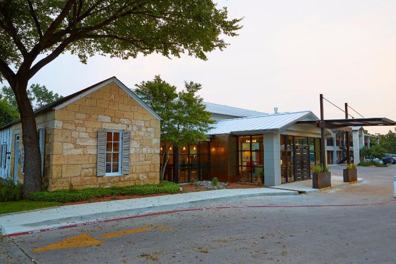 Fredericksburg Inn And Suites - image 17