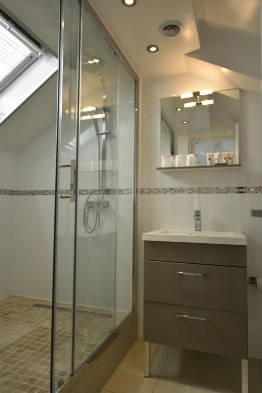 Junior Queen Suite image 2