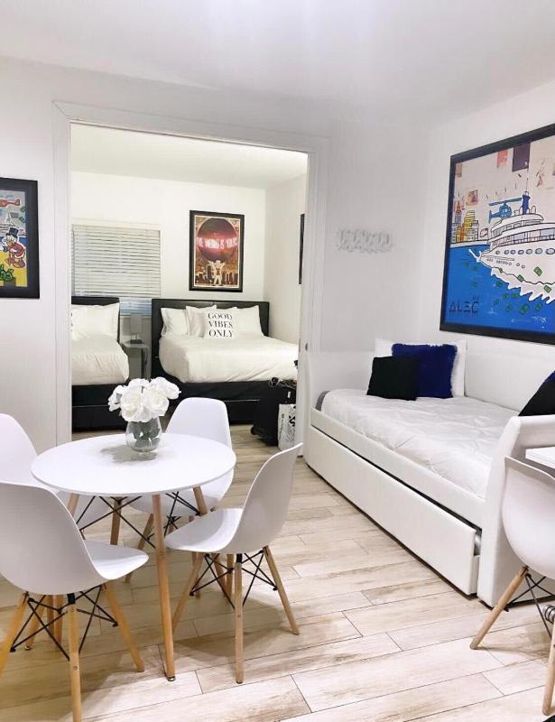 BEST DEAL! 2 Bedroom Modern Beachfront by YouRent! - image 13