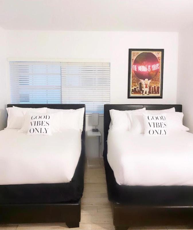 BEST DEAL! 2 Bedroom Modern Beachfront by YouRent! - image 29