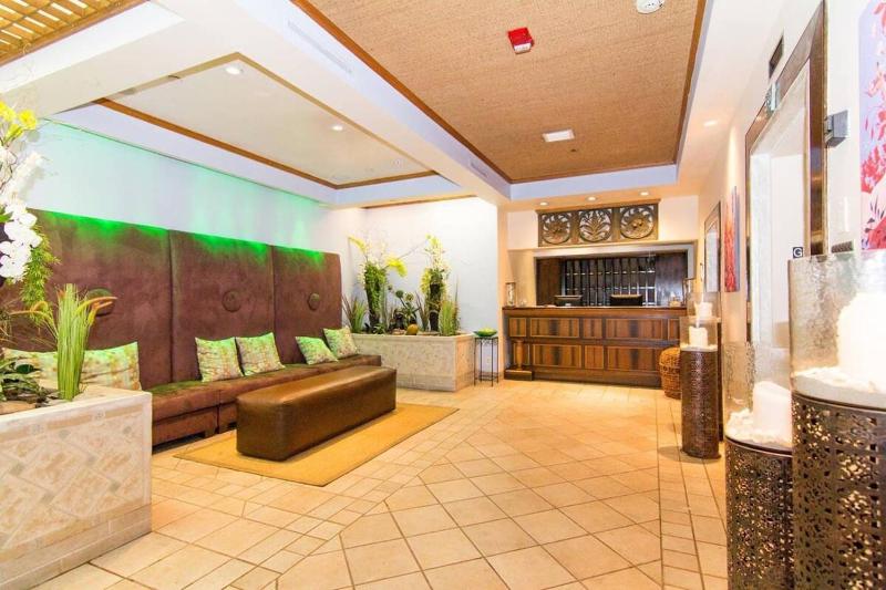 BEST DEAL! 2 Bedroom Modern Beachfront by YouRent! - image 37