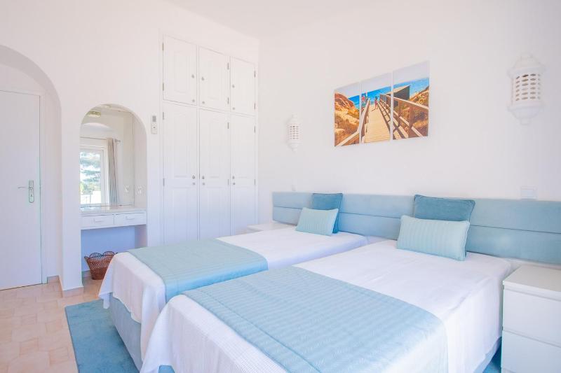 61 vdm - Superb villa on Vale do Milho with heated - image 39