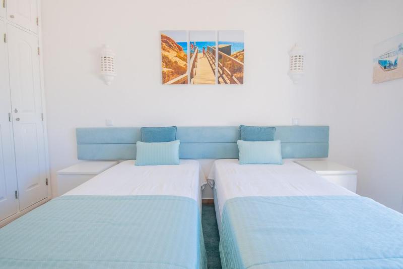 61 vdm - Superb villa on Vale do Milho with heated - image 17