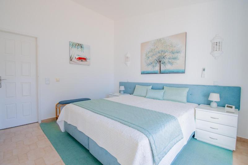 61 vdm - Superb villa on Vale do Milho with heated - image 45