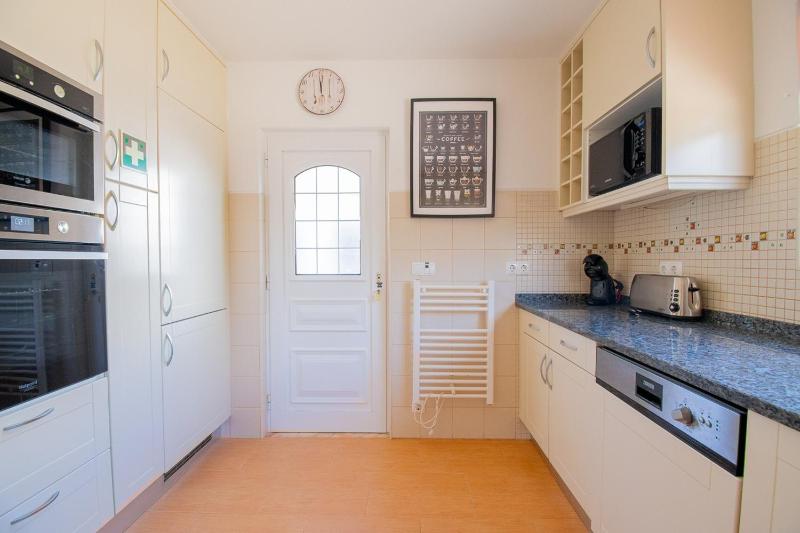 61 vdm - Superb villa on Vale do Milho with heated - image 30