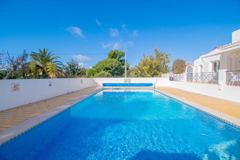 61 vdm - Superb villa on Vale do Milho with heated - image 3