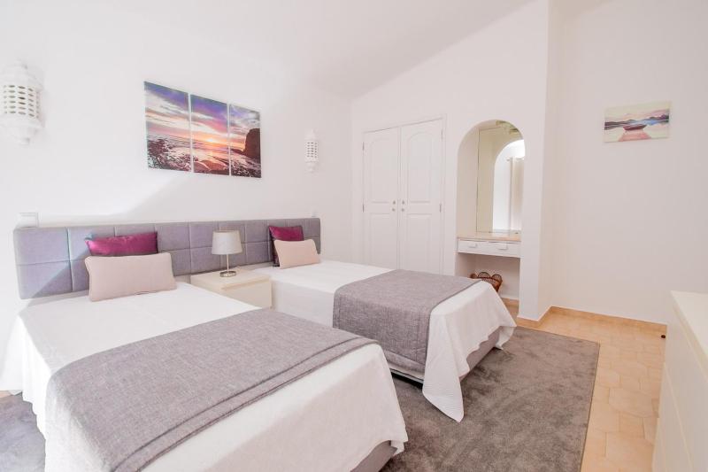 61 vdm - Superb villa on Vale do Milho with heated - image 38