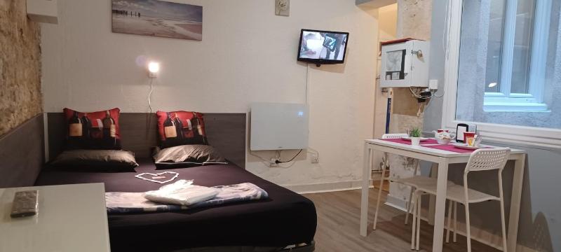 Studio Coeur de Bordeaux Terrasse Wifi gratuit - image 7