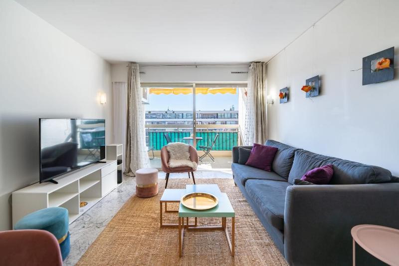 Spacious 1-bedroom apartment in the heart of Cannes - image 8