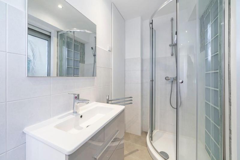 Brand new 2 bedrooms heart of Cannes - image 13