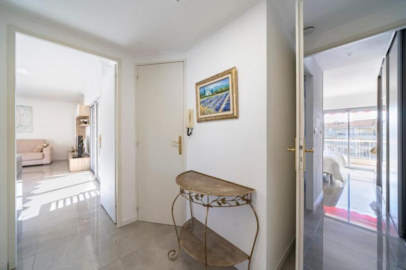 Brand new 2 bedrooms heart of Cannes - image 23