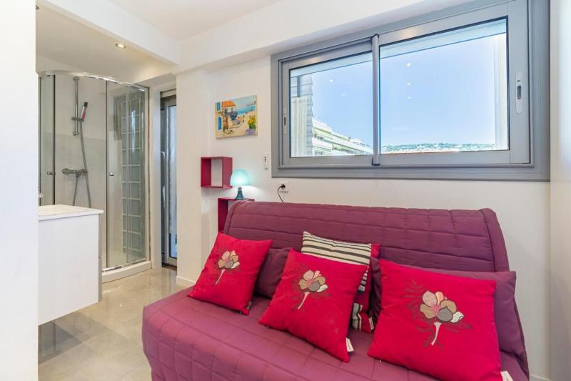 Brand new 2 bedrooms heart of Cannes - image 19