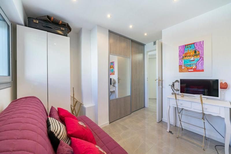 Brand new 2 bedrooms heart of Cannes - image 2