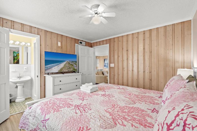 Coastin Time 8 BR 6BA Private Heated Pool & Hot Tub - image 8