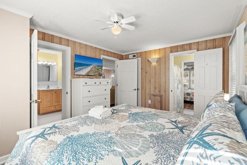 Coastin Time 8 BR 6BA Private Heated Pool & Hot Tub - image 26