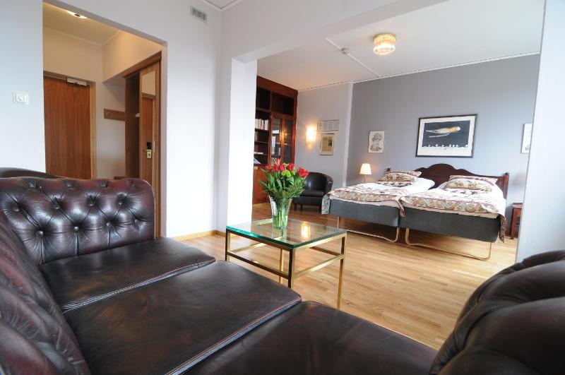Standard Family Room image 1