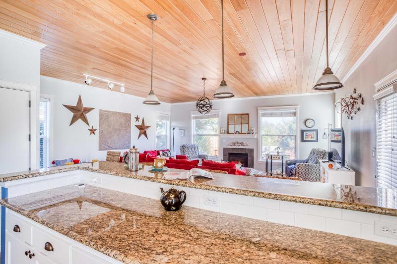Gigis Beach House - image 18