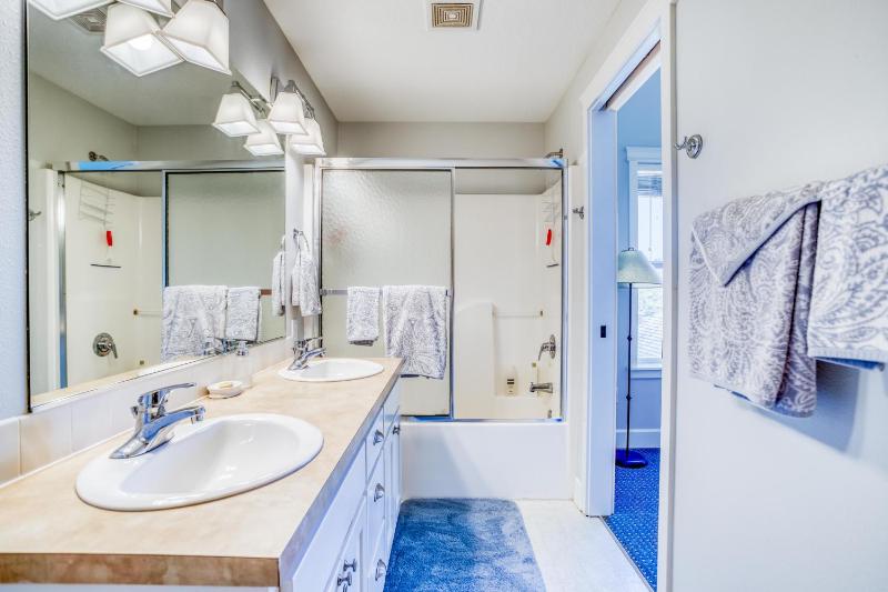 Gigis Beach House - image 25