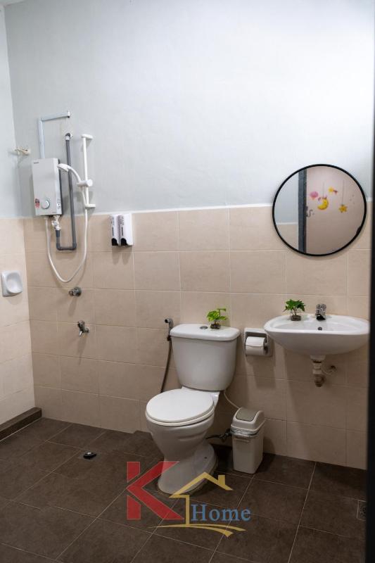 Cozy Retreat Home 3-Storey Landed-5R4B-16 Pax-City KK - image 10