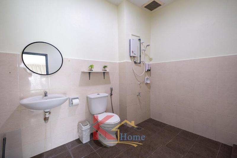 Cozy Retreat Home 3-Storey Landed-5R4B-16 Pax-City KK - image 5