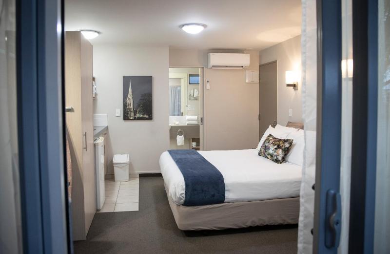 Cranford Oak Motel - image 10