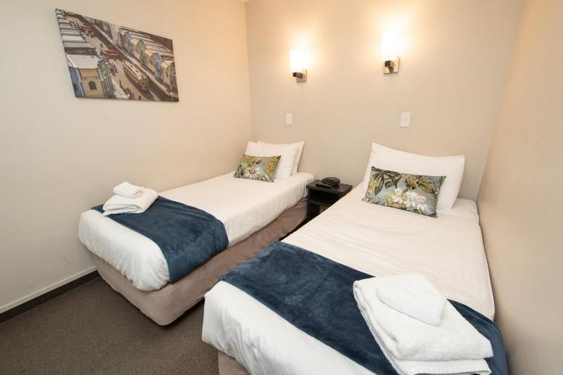 Cranford Oak Motel - image 29