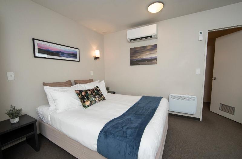 Cranford Oak Motel - image 5