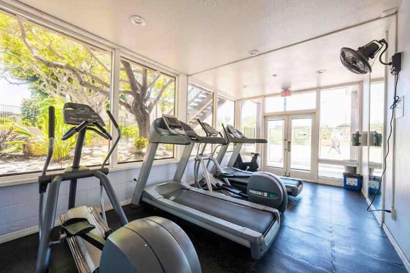Luxury Condo Resort Amenities - Pool Pickleball - image 13