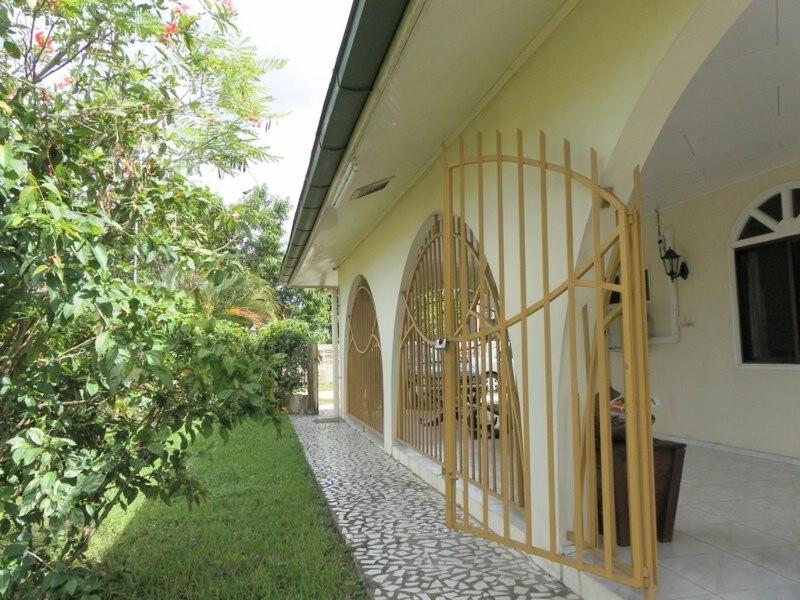 Eigen knusse bungalow met prive zwembad - image 3