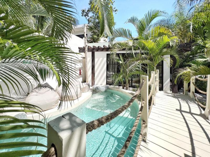 Villa Oasis Heated Private Pool Daily Housekeeping Prime location - image 50