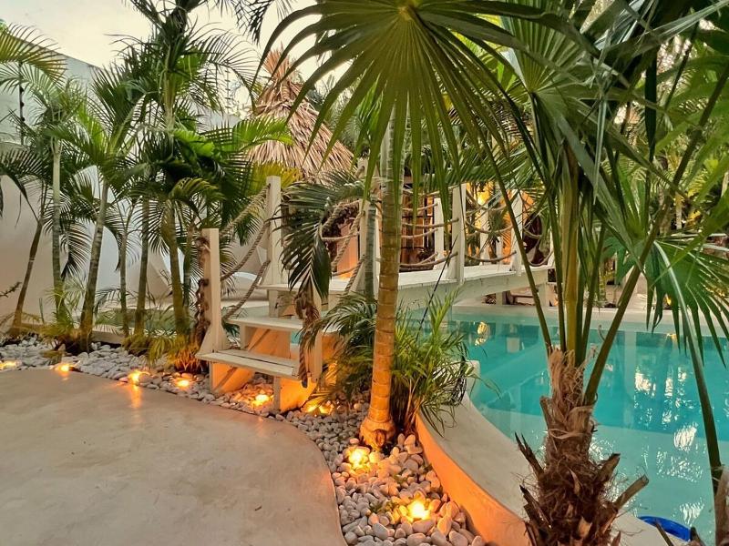 Villa Oasis Heated Private Pool Daily Housekeeping Prime location - image 2