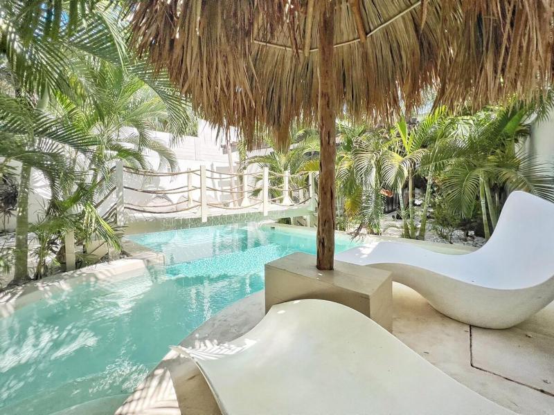 Villa Oasis Heated Private Pool Daily Housekeeping Prime location - image 31