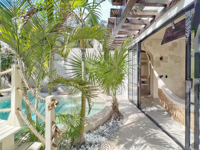 Villa Oasis Heated Private Pool Daily Housekeeping Prime location - image 30
