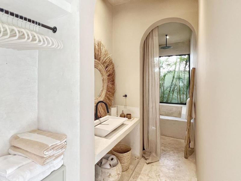 Villa Oasis Heated Private Pool Daily Housekeeping Prime location - image 17