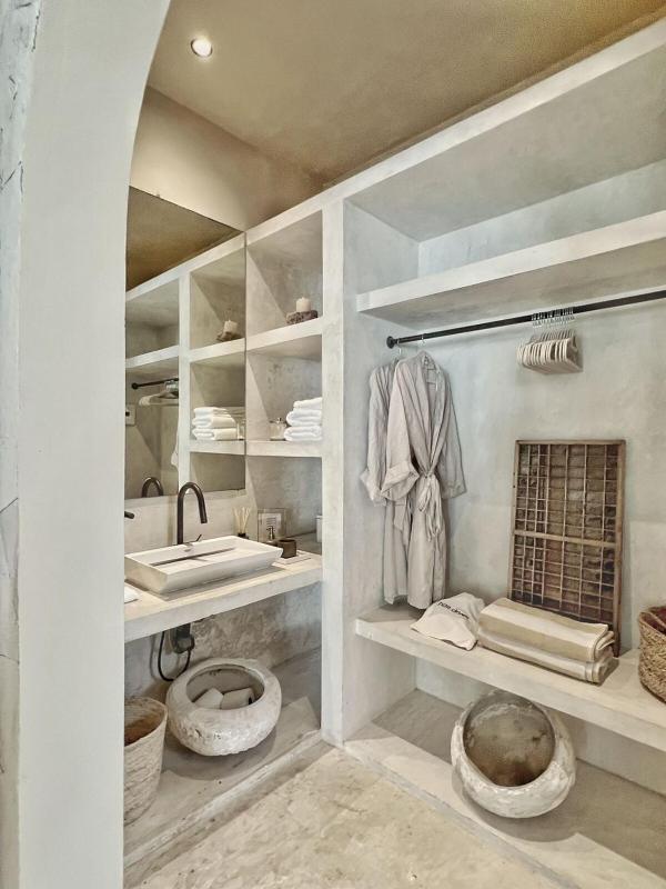 Villa Oasis Heated Private Pool Daily Housekeeping Prime location - image 18
