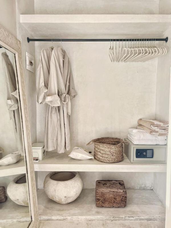 Villa Oasis Heated Private Pool Daily Housekeeping Prime location - image 9