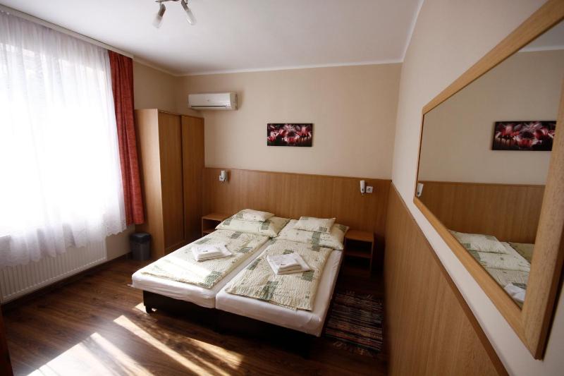 Double Room image 4