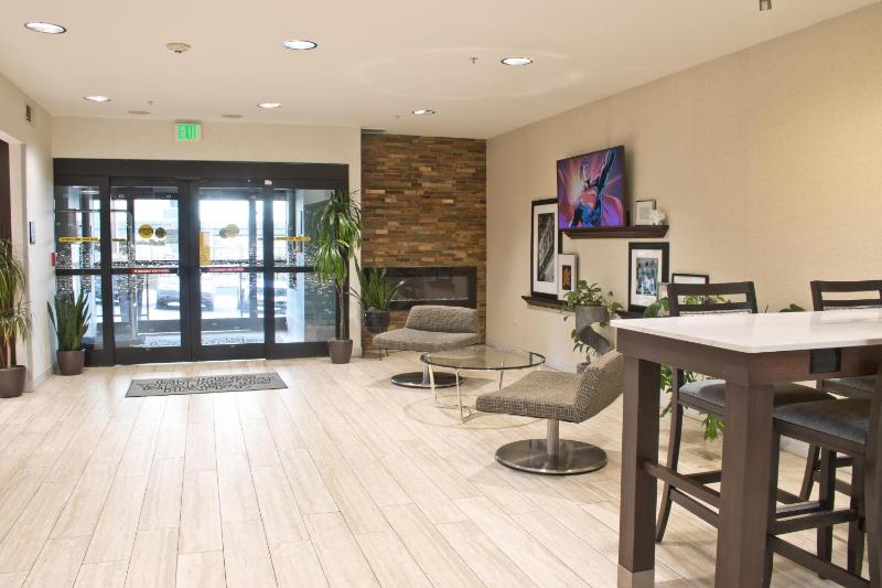 Hampton Inn & Suites Denver-Speer Boulevard - image 12