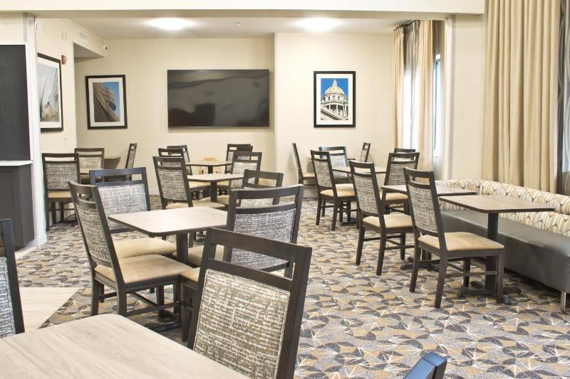 Hampton Inn & Suites Denver-Speer Boulevard - image 21