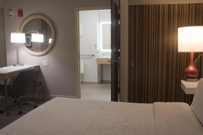 Hampton Inn & Suites Denver-Speer Boulevard - image 27