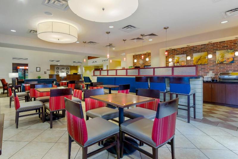 Comfort Suites Charleston West Ashley - image 17