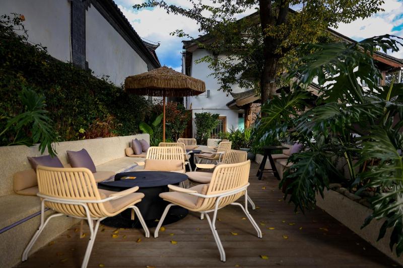 The Panorama Designer Villa & Cafe - Chinese Naxi Style Courtyard - Complimentary Airport Pick-up for 3 Nights & Tailor-Made Tours - image 27