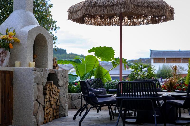 The Panorama Designer Villa & Cafe - Chinese Naxi Style Courtyard - Complimentary Airport Pick-up for 3 Nights & Tailor-Made Tours - image 17