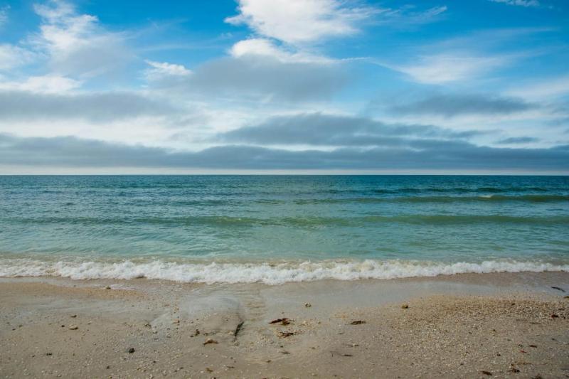 Blue Sky Sea View Apartment - image 1