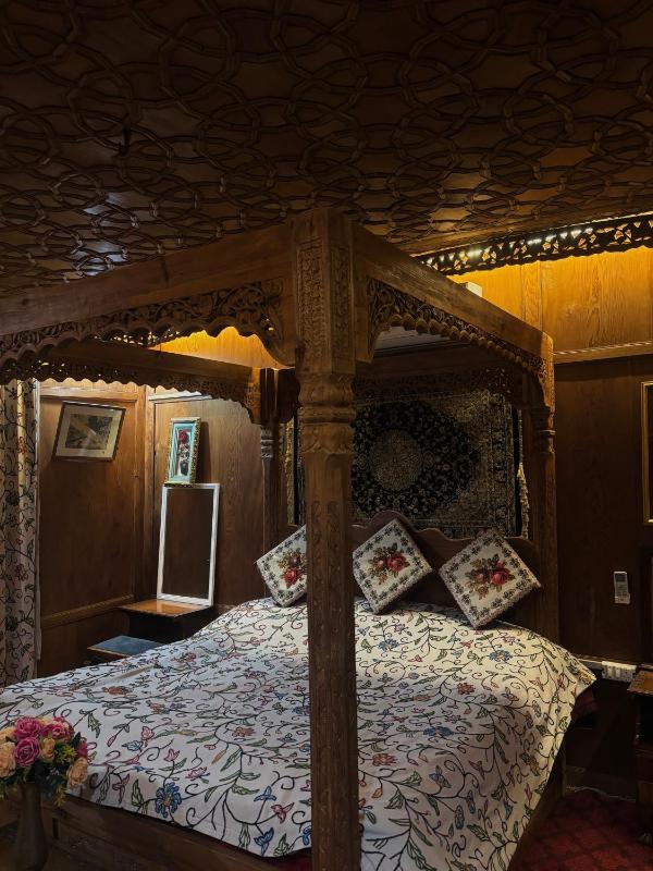 Cheetah Palace - image 15